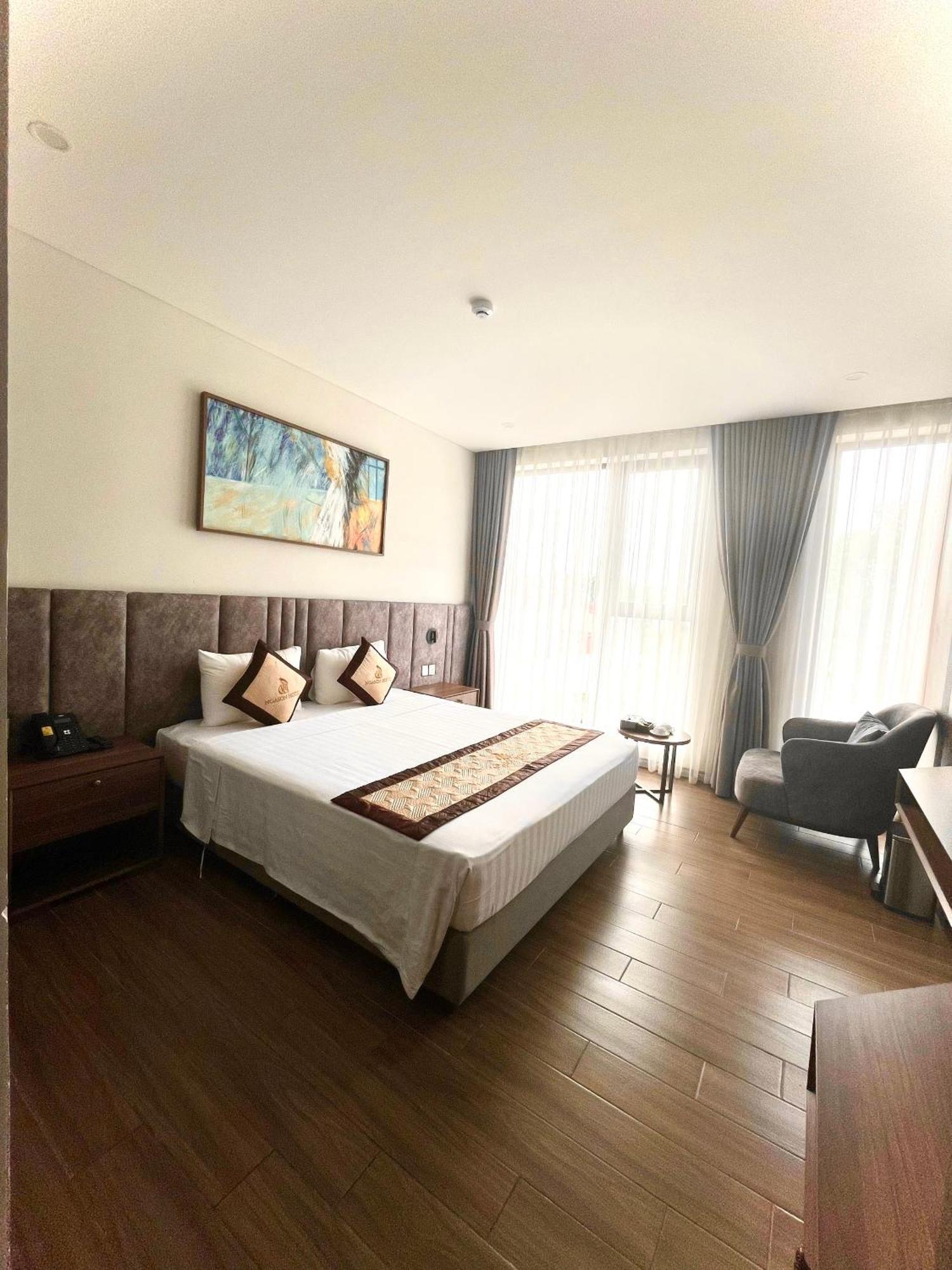 Khach San Nga Son Hotel Exterior photo
