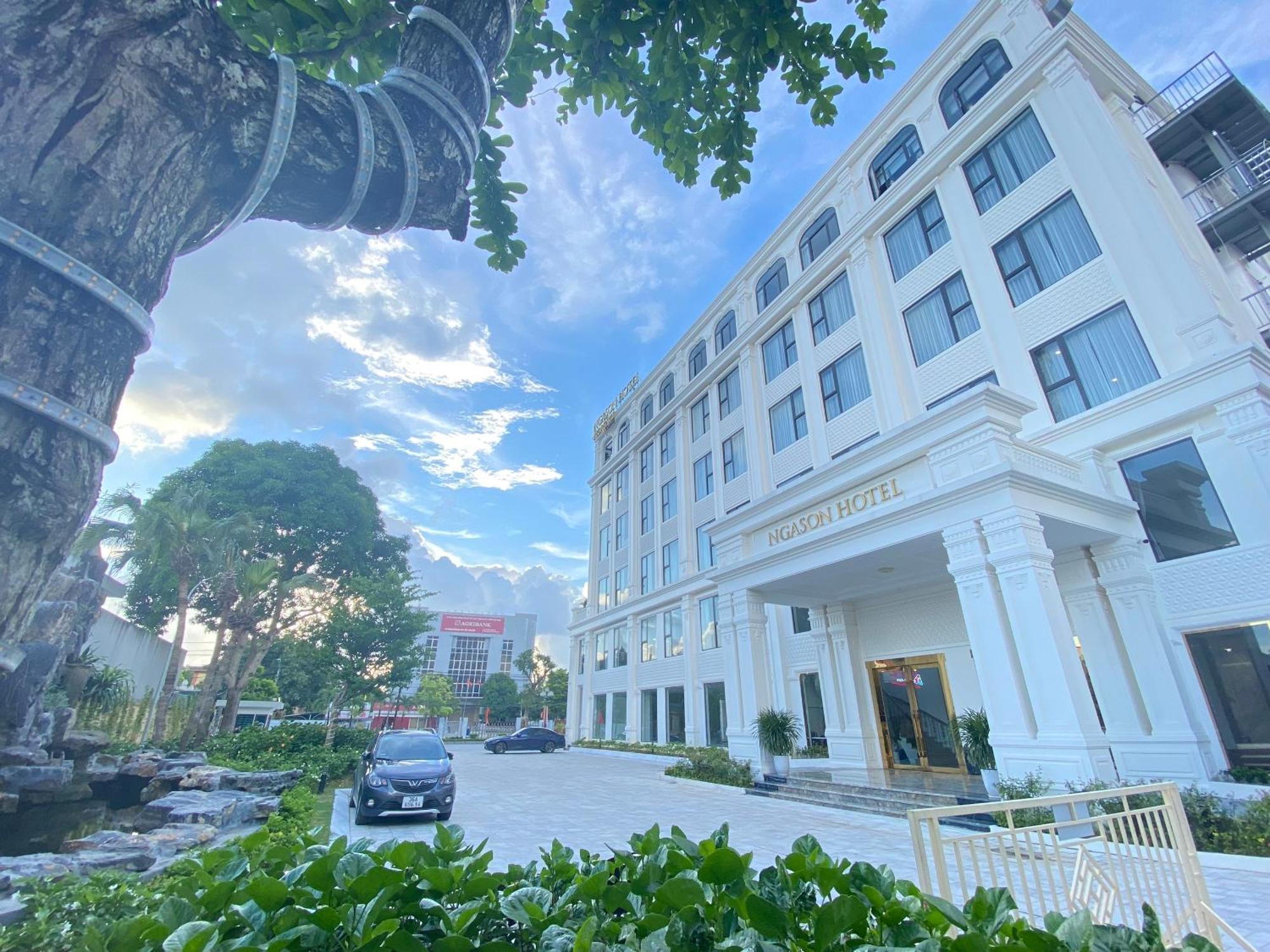 Khach San Nga Son Hotel Exterior photo